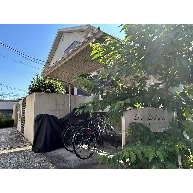 敷地内にご入居者様専用の屋根付き駐輪場もご用意しております。