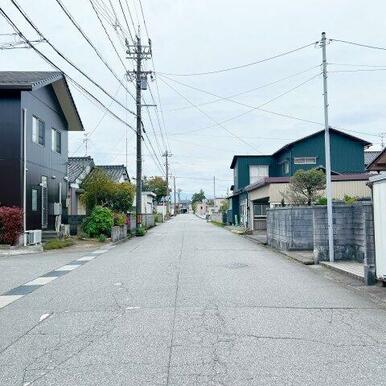 東側道路