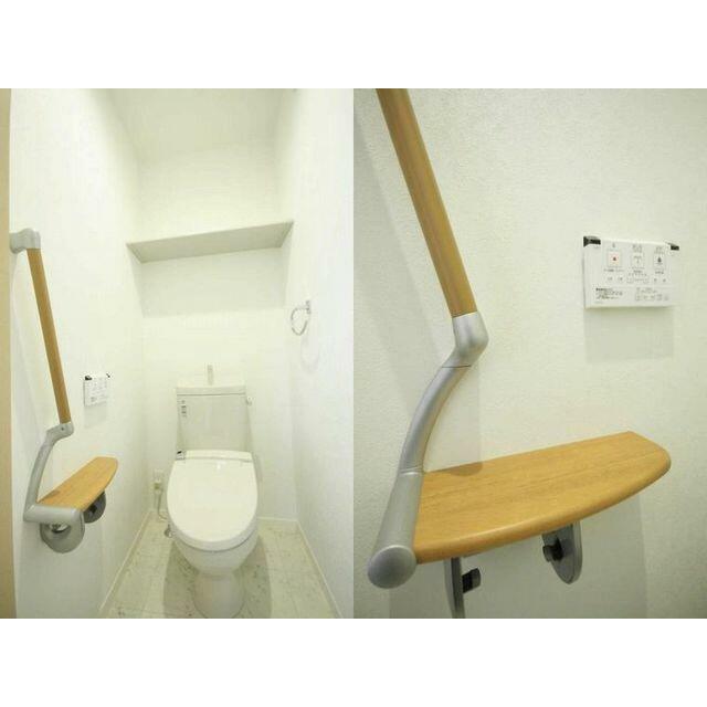 【トイレ】洗浄暖房便座は壁付けリモコンタイプで便座まわりもスッキリ！洗面所と同様、タンク上の収納棚…