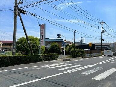 前面道路を含む現地写真です。