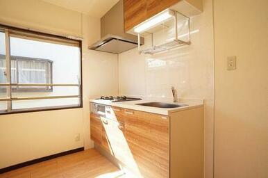 今回のリノベーションで新しくなったシステムキッチン。コンパクトなオールインワンで使い勝手が良さそう…