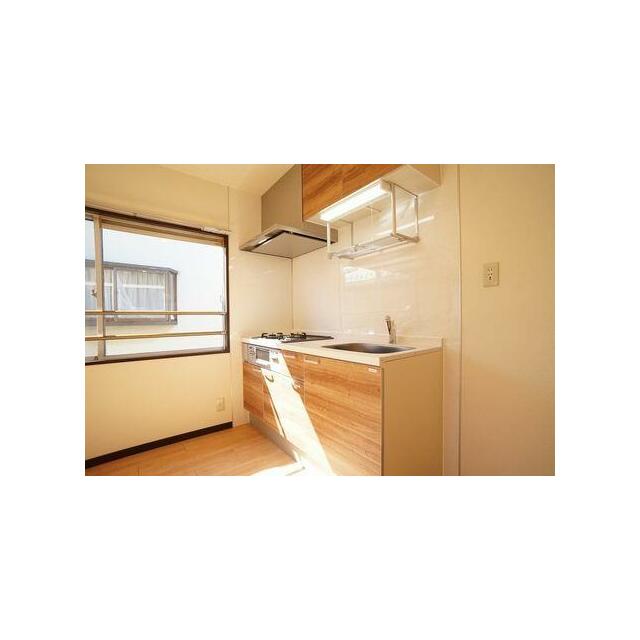 今回のリノベーションで新しくなったシステムキッチン。コンパクトなオールインワンで使い勝手が良さそう…