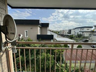 閑静な住宅街で通風・日当たり良好です。