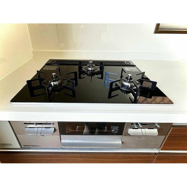 【３口コンロ】同時並行で調理可能な便利な３口コンロに新品交換済みです