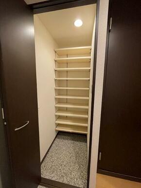 ベビーカーも入る玄関収納可能！