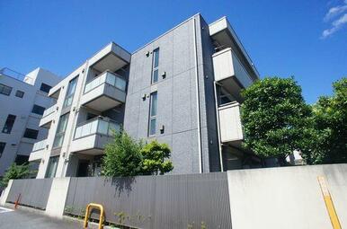 建物は、耐震性能に優れた重量鉄骨構造３階建・積水ハウス施工の賃貸物件です♪