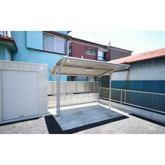 駐輪場は屋根付きです。