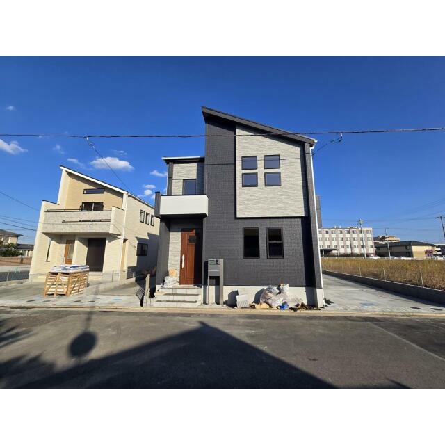 完成済 外観写真（左:1号棟 右:2号棟）