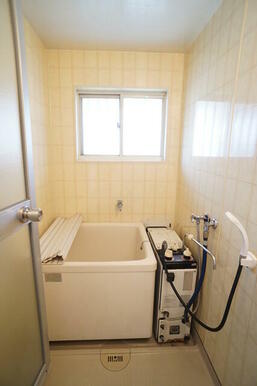 窓付きのバスルーム♪換気もできて気持ちいいですね♪