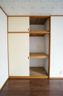 奥行きのある収納付！増えがちな荷物をスッキリ収納できます！