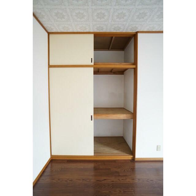 奥行きのある収納付！増えがちな荷物をスッキリ収納できます！