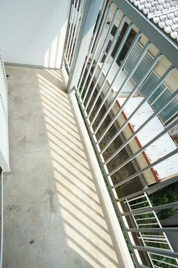 バルコニーがあるので洗濯物を太陽の下で干すことができます♪