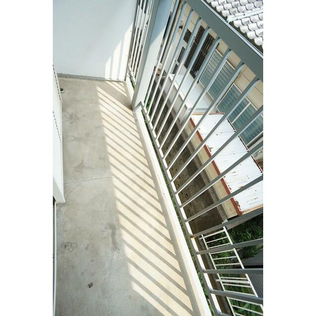 バルコニーがあるので洗濯物を太陽の下で干すことができます♪