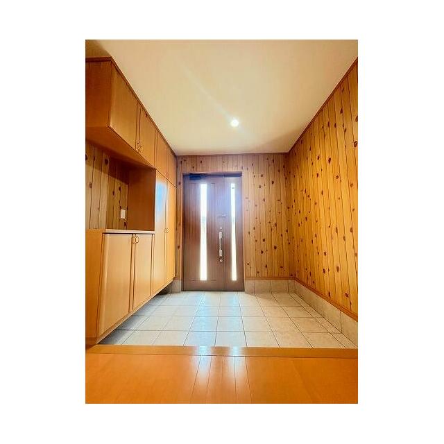 「玄関」嬉しい収納付きです。