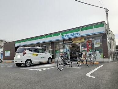 ファミリーマート宝一丁目店