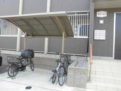 雨の日や暑い日に便利な屋根付き駐輪場