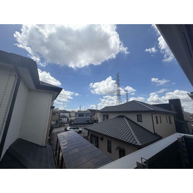 【９号棟】心地よい夜風を感じるバルコニー！ 一日の終わりにゆったり過ごしたり、 夜空を眺めながらリラックスできる癒しの空間です。