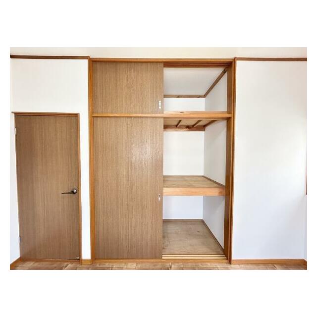洋室6帖　押入れ