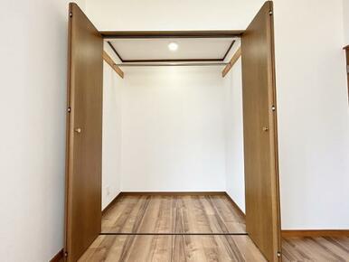 洋室6帖　クローゼット