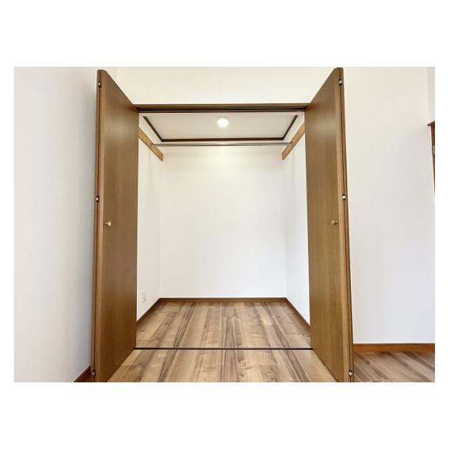 洋室6帖　クローゼット
