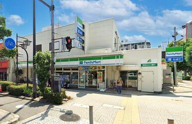 ファミリーマート築港店