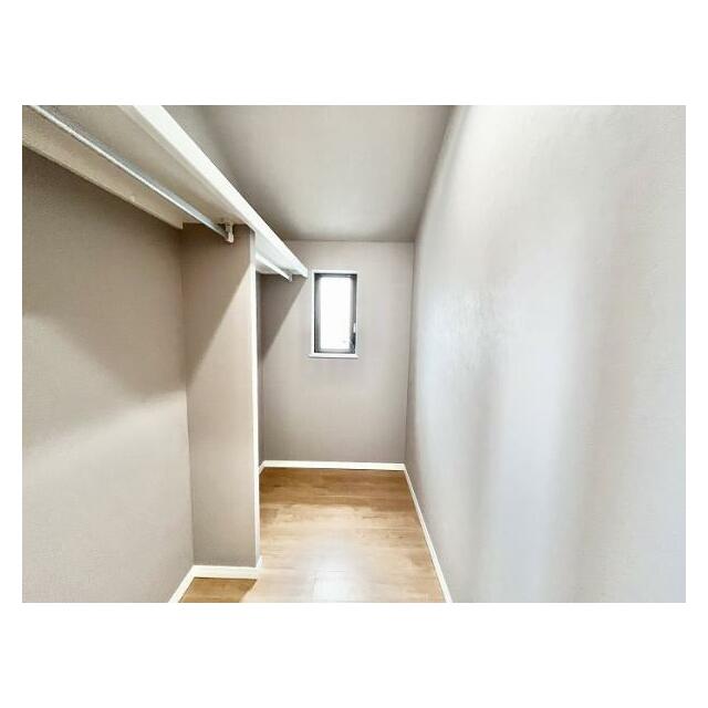 「納戸」採光のとれた納戸です。