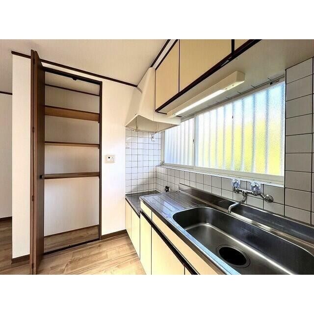 ストック収納庫付き