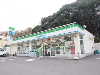 ファミリーマート長崎東町店