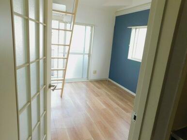 二面採光+天窓で、明るいリビング