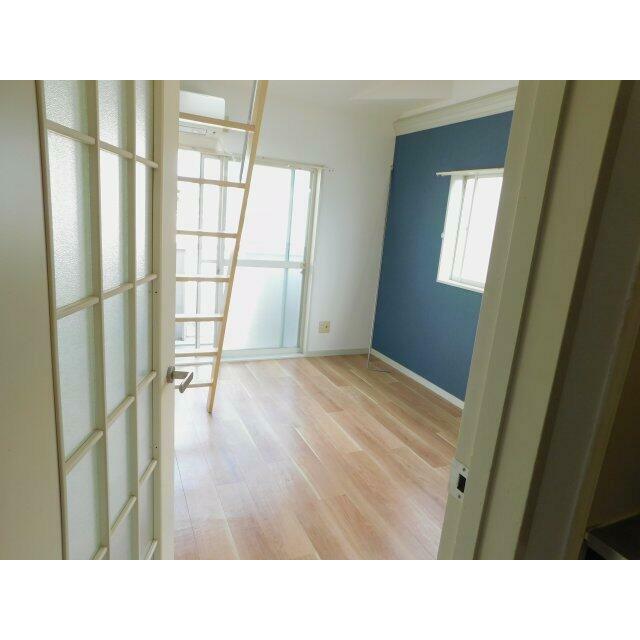 二面採光+天窓で、明るいリビング