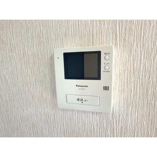 モニター付きインターホンで来訪者のお顔が見れるので安心です