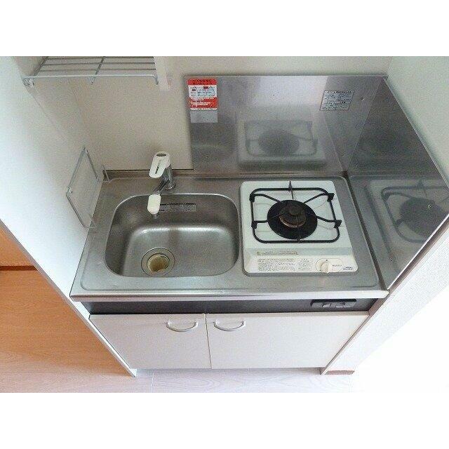 システムキッチン１口ガスコンロ付き。