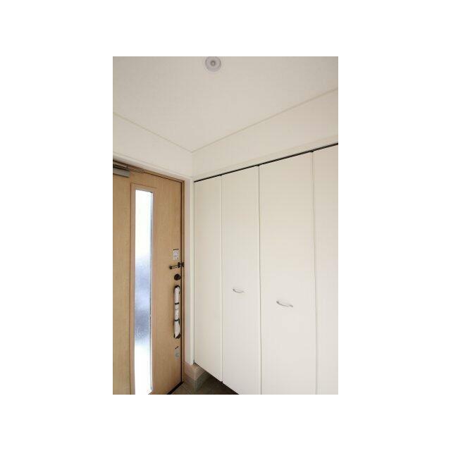 玄関収納あります