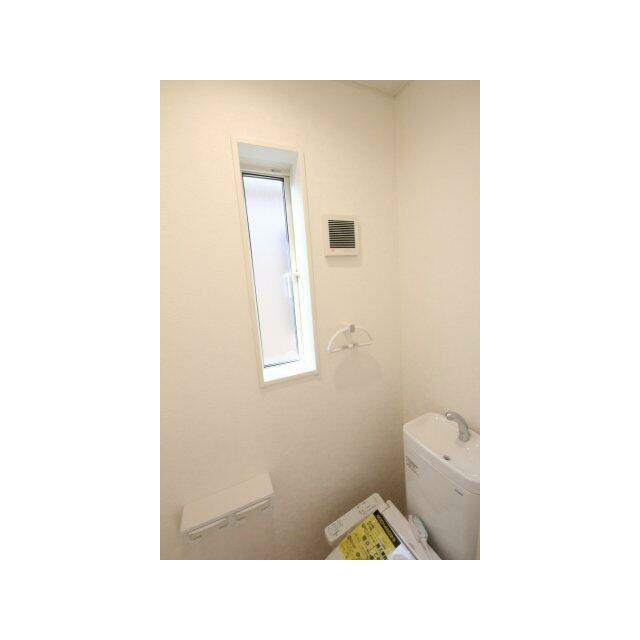 1階と2階にトイレがあり、ウォシュレット完備