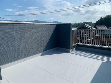 開放感あふれるバルコニーで深呼吸！（1号棟）