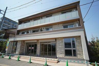 駅前通りに面しております