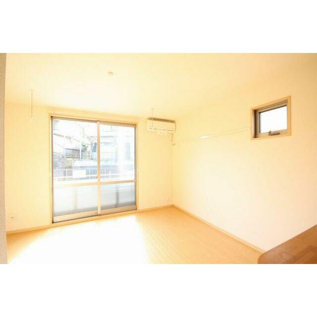 天井には室内洗濯物干しが付いてます！ご使用にならない時には外すことも出来ますよ！