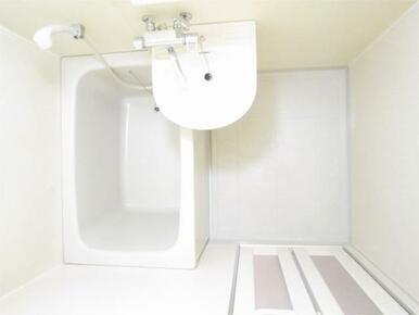 洗面台付のユニットバスです