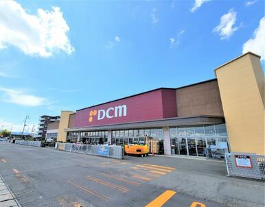 DCM鶴岡店まで徒歩約９分（約７００ｍ）