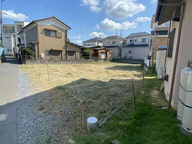 前方道路際からの風景です