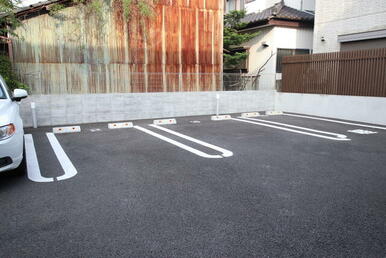 敷地内駐車場です☆※空き状況はご確認ください