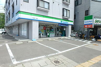 ファミリーマート小松島２丁目店