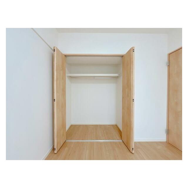 「北西側洋室　約5.7帖」収納の中身の写真です。