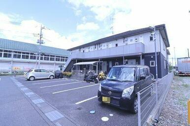 積水ハウス施工の賃貸住宅！　１ＬＤＫ・８世帯・南向きのシャーメゾンです！