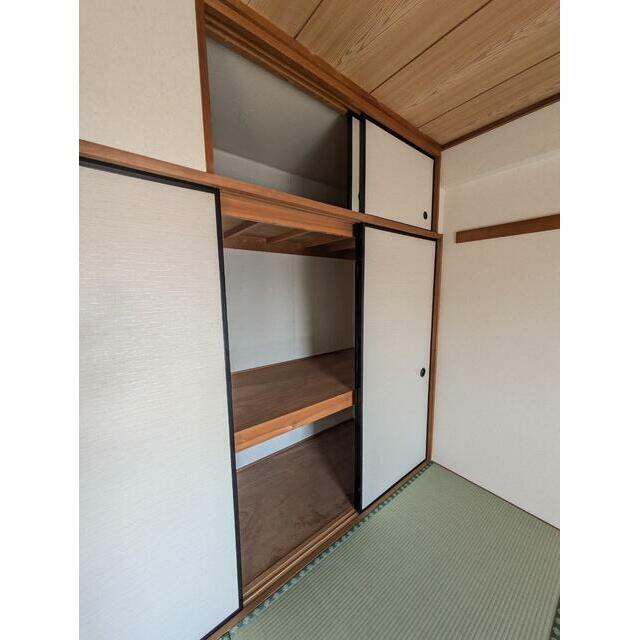 奥行のある和室収納