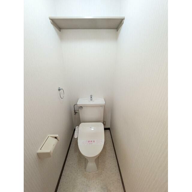 温水洗浄便座付きのトイレ