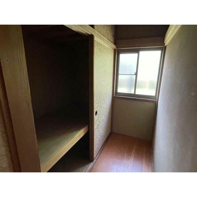 廊下の押し入れ収納です。