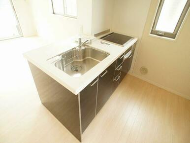 【キッチン】ＩＨクッキングヒーター♪収納有でキッチン周りをきれいに保てます♪