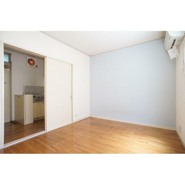 落ち着いた雰囲気で寝室にピッタリのお部屋です♪