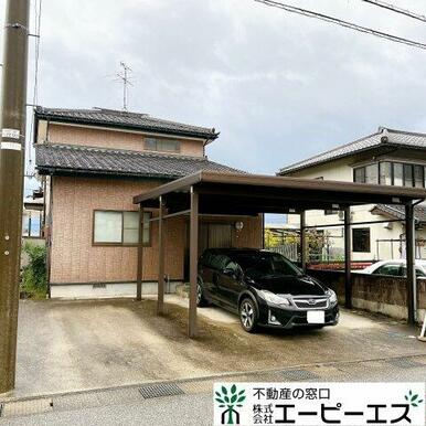 2台分のカーポートあり